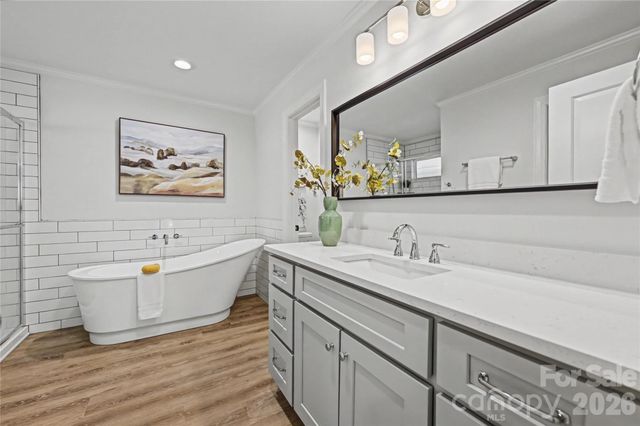 815 Hartness Avenue, Charlotte, NC 28211