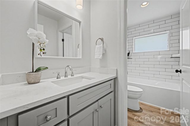 815 Hartness Avenue, Charlotte, NC 28211