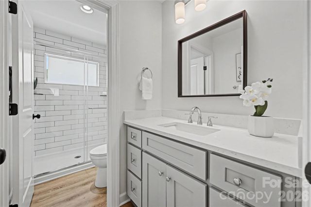 815 Hartness Avenue, Charlotte, NC 28211