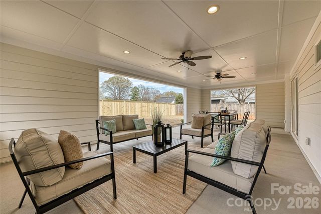 815 Hartness Avenue, Charlotte, NC 28211