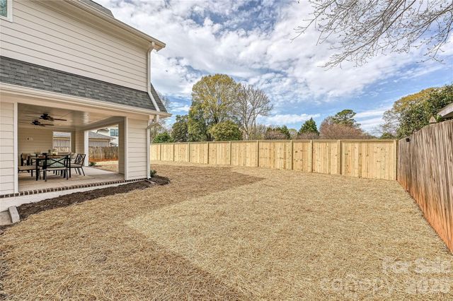 815 Hartness Avenue, Charlotte, NC 28211