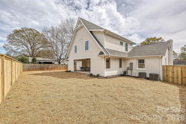 815 Hartness Avenue, Charlotte, NC 28211