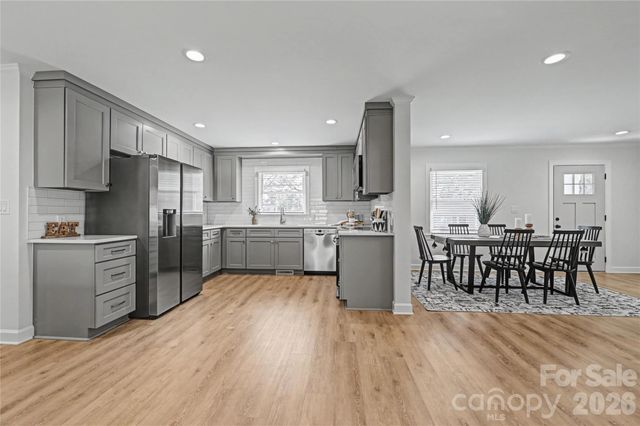 815 Hartness Avenue, Charlotte, NC 28211