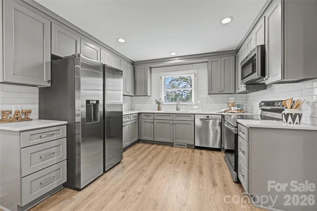 815 Hartness Avenue, Charlotte, NC 28211