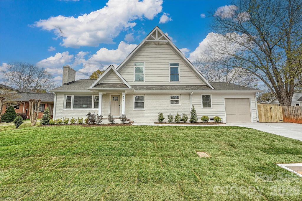 815 Hartness Avenue, Charlotte, NC 28211