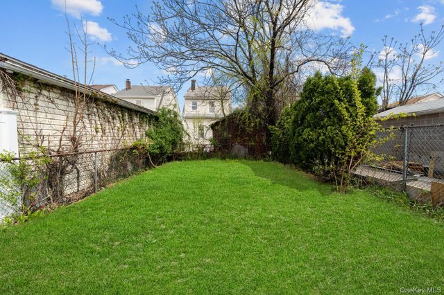 22531 106th Avenue, Queens Village, NY 11429