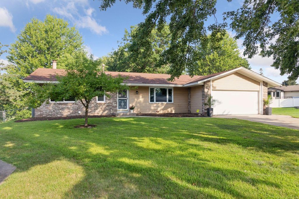 8282 Iverson Court S, Cottage Grove, MN 55016