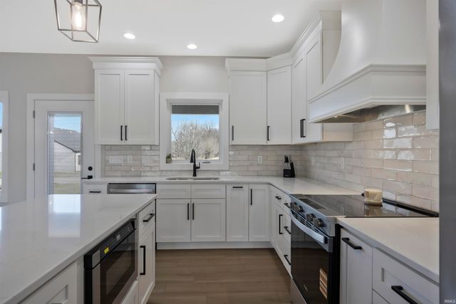 6100 Ashford Drive, Newburgh, IN 47630