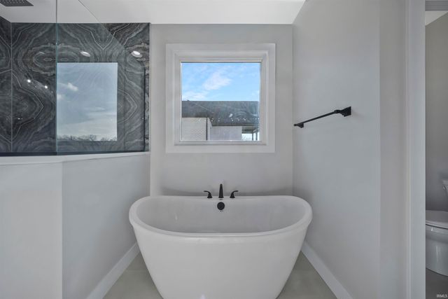 6100 Ashford Drive, Newburgh, IN 47630