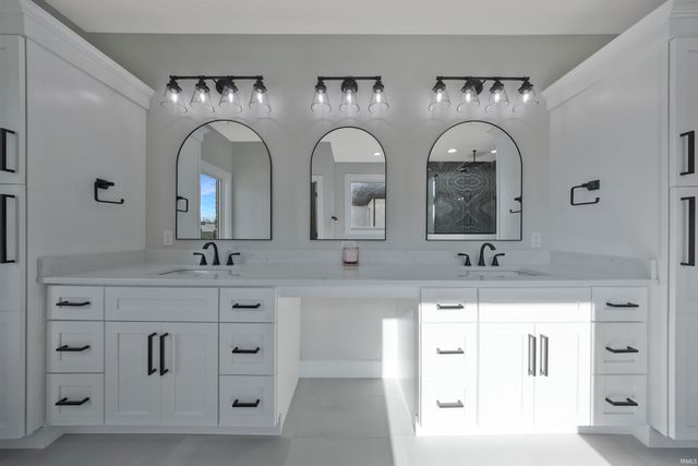 6100 Ashford Drive, Newburgh, IN 47630