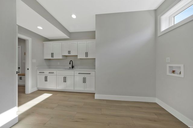 6100 Ashford Drive, Newburgh, IN 47630