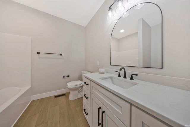 6100 Ashford Drive, Newburgh, IN 47630