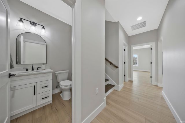 6100 Ashford Drive, Newburgh, IN 47630