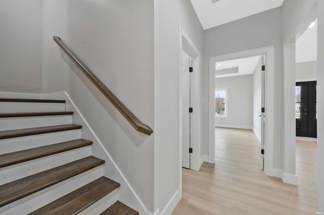 6100 Ashford Drive, Newburgh, IN 47630