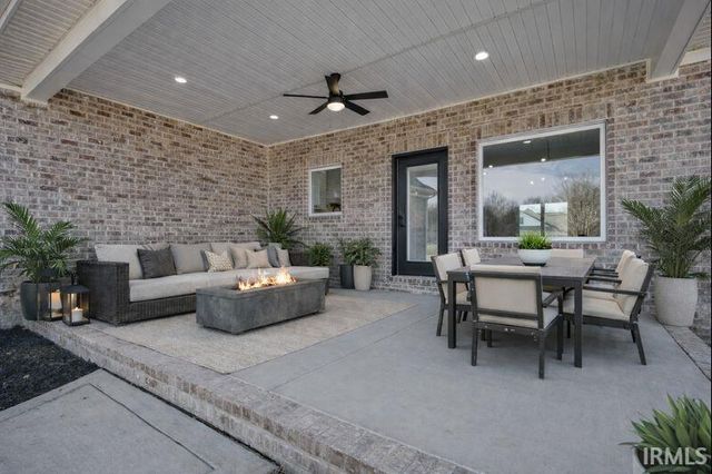 6100 Ashford Drive, Newburgh, IN 47630