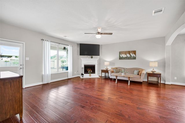 732 Somerset Landing Lane, League City, TX 77573