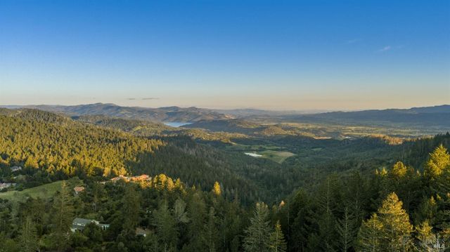 541 Sunset Dr, Angwin, CA 94508