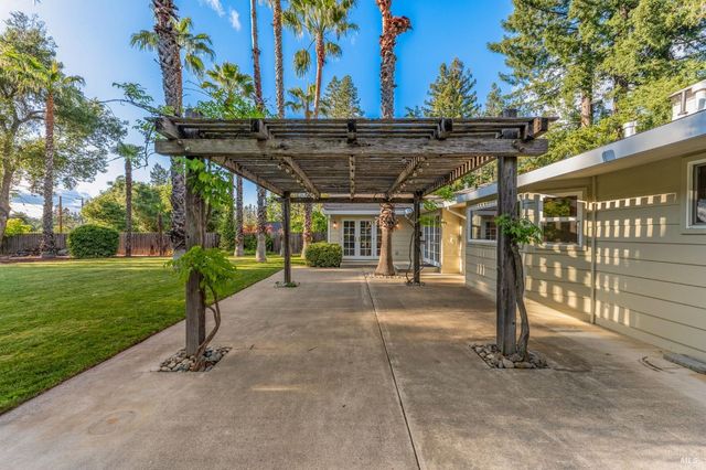 541 Sunset Dr, Angwin, CA 94508