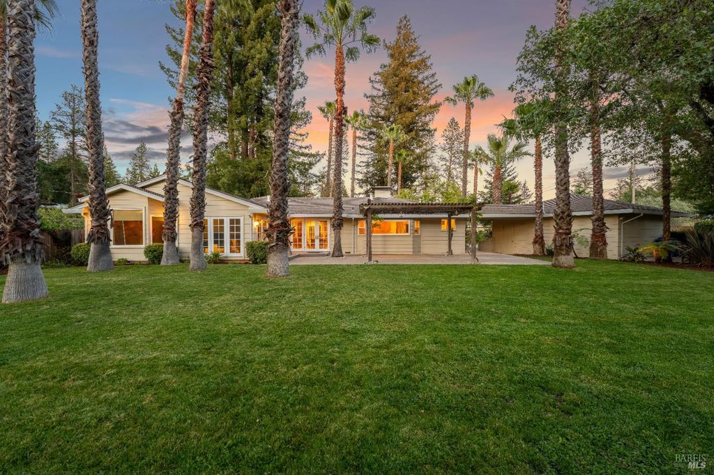 541 Sunset Dr, Angwin, CA 94508