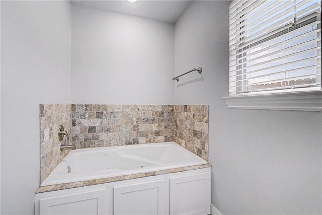 729 NW 64th Avenue, Bentonville, AR 72713