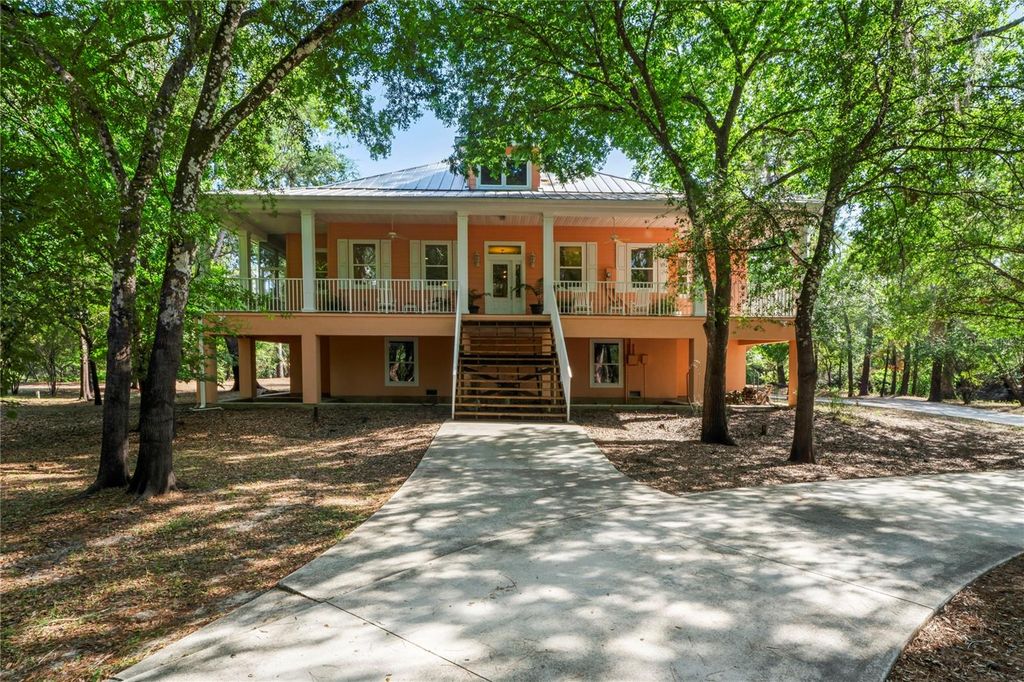 Image 2 of property listing at 3431 RIDERWOOD DR, Dade City, FL 33523