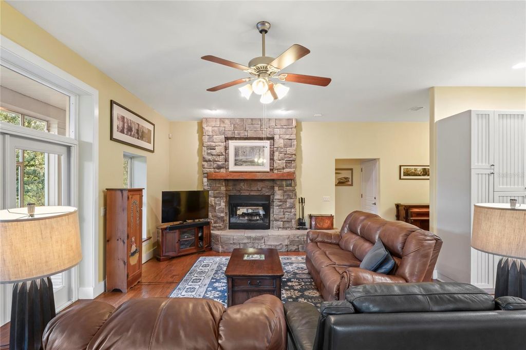 Image 11 of property listing at 3431 RIDERWOOD DR, Dade City, FL 33523