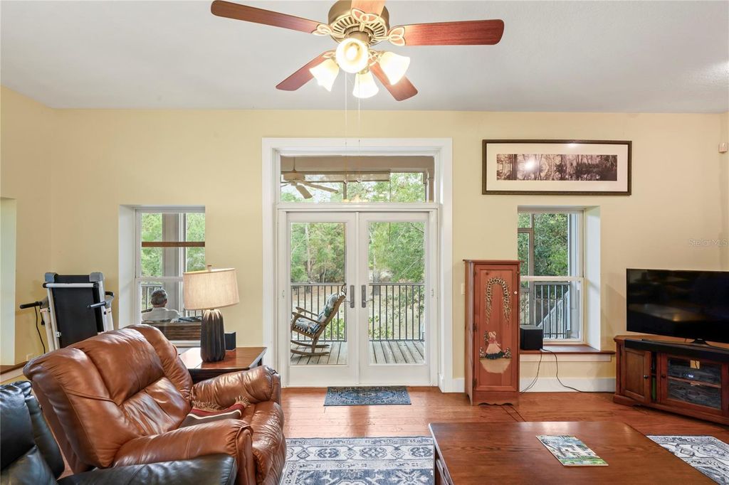 Image 12 of property listing at 3431 RIDERWOOD DR, Dade City, FL 33523