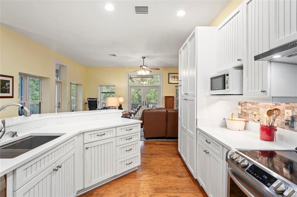 Image 16 of property listing at 3431 RIDERWOOD DR, Dade City, FL 33523