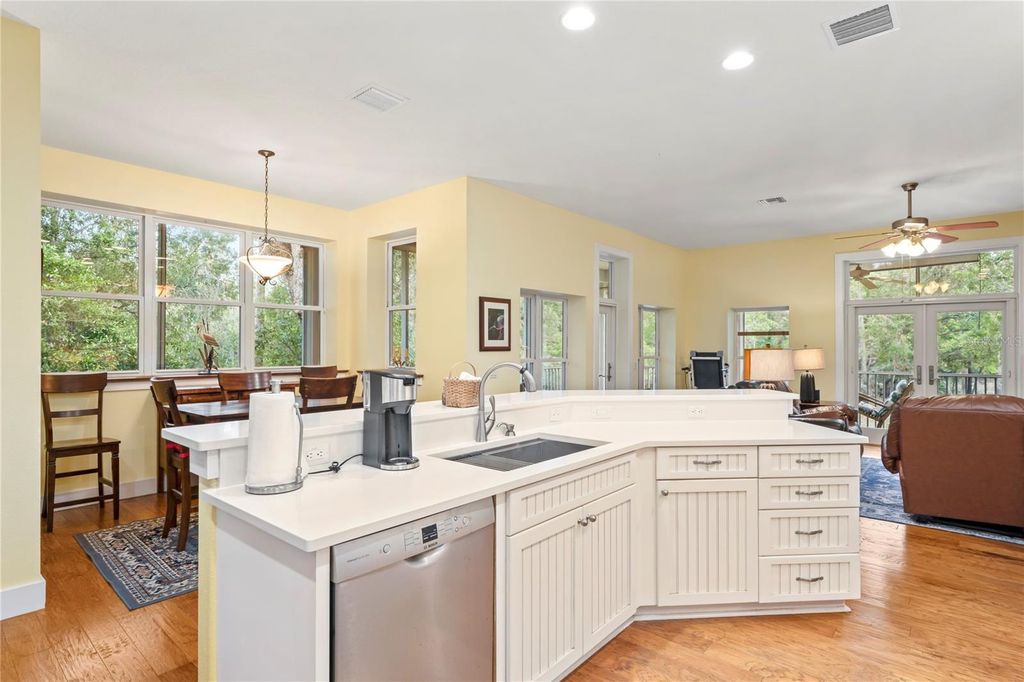 Image 17 of property listing at 3431 RIDERWOOD DR, Dade City, FL 33523