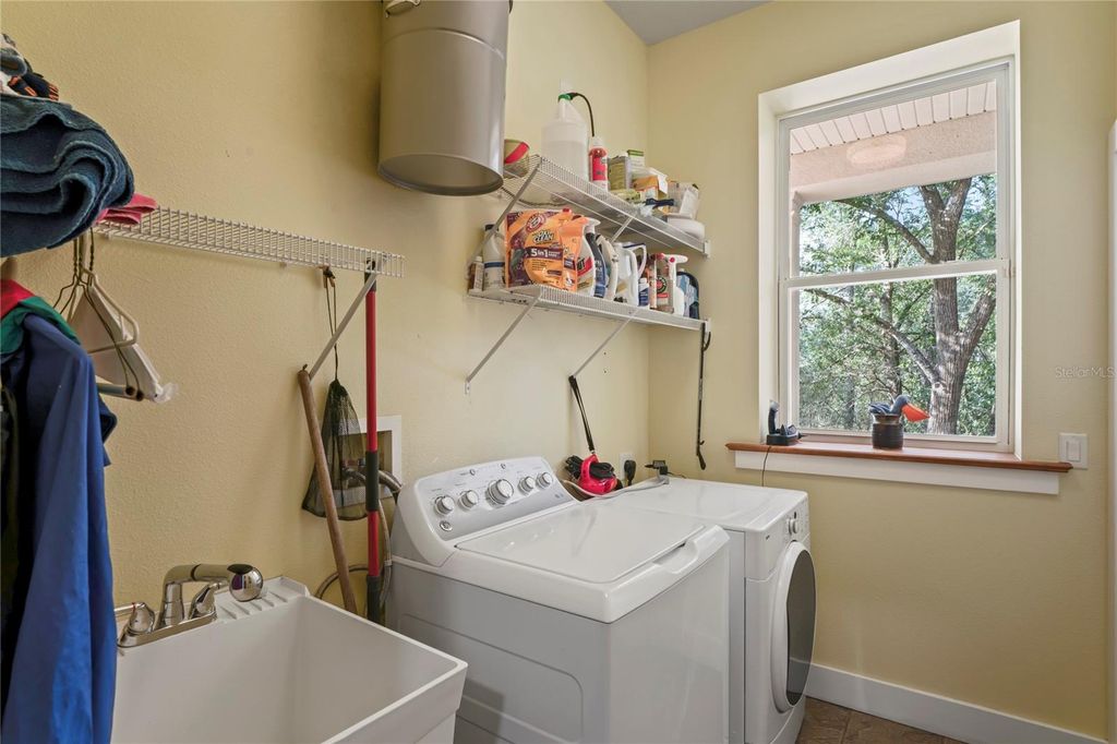 Image 32 of property listing at 3431 RIDERWOOD DR, Dade City, FL 33523
