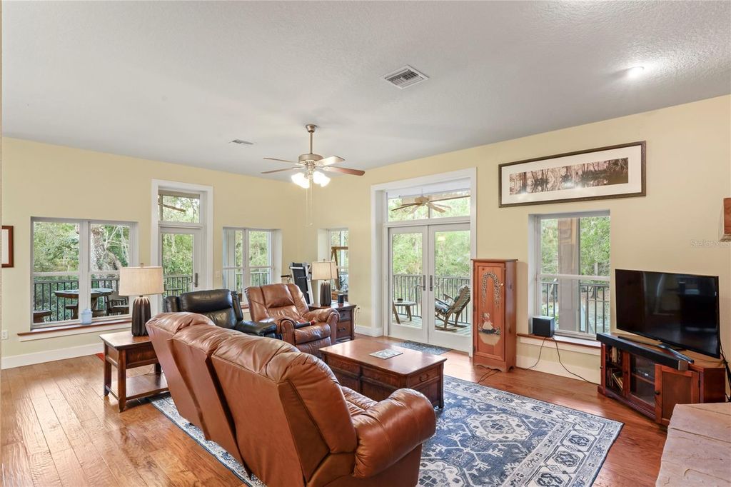 Image 8 of property listing at 3431 RIDERWOOD DR, Dade City, FL 33523
