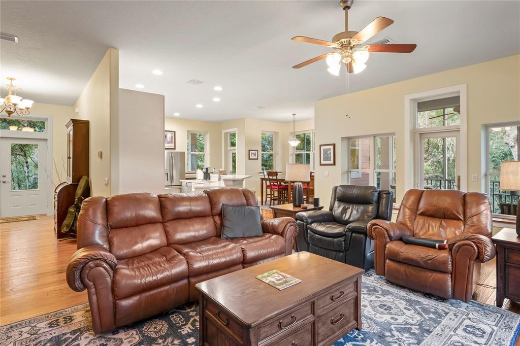 Image 9 of property listing at 3431 RIDERWOOD DR, Dade City, FL 33523