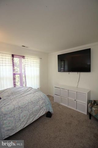 5 KELLY DR, Sicklerville, NJ 08081
