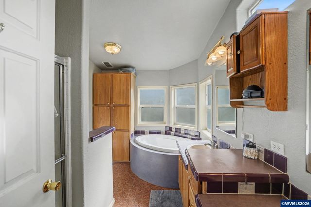 16310 Oakdale Rd, Dallas, OR 97338