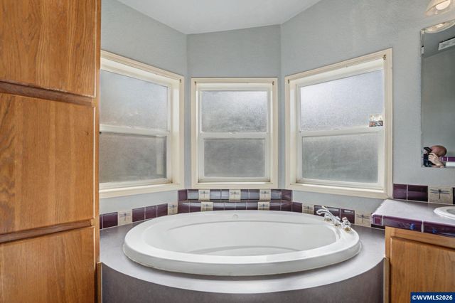 16310 Oakdale Rd, Dallas, OR 97338