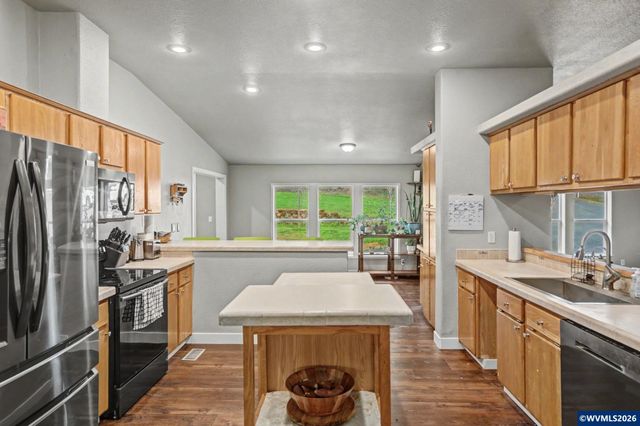 16310 Oakdale Rd, Dallas, OR 97338