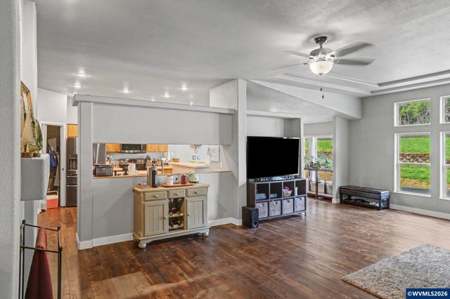 16310 Oakdale Rd, Dallas, OR 97338