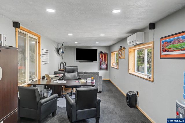 16310 Oakdale Rd, Dallas, OR 97338