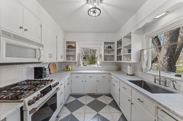 405 S Old Crystal Bay Road, Long Lake, MN 55356