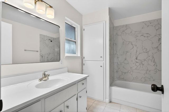 1114 S 57Th St, Richmond, CA 94804