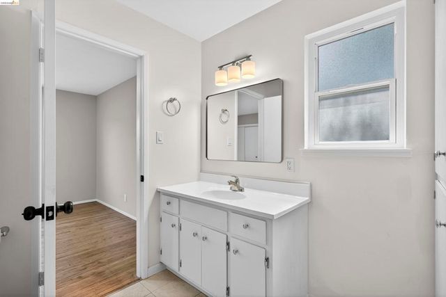 1114 S 57Th St, Richmond, CA 94804