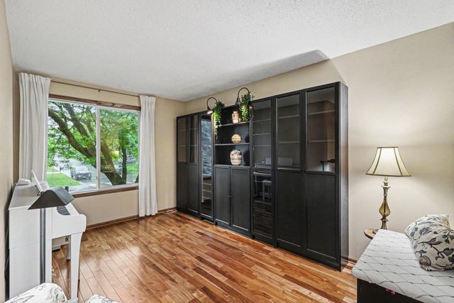 7201 32nd Avenue N, Crystal, MN 55427