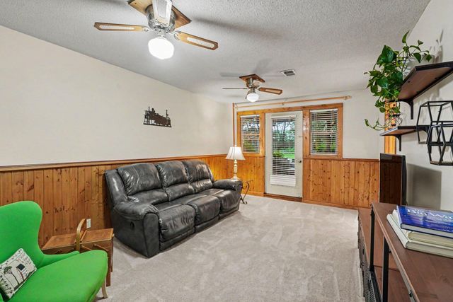 7201 32nd Avenue N, Crystal, MN 55427