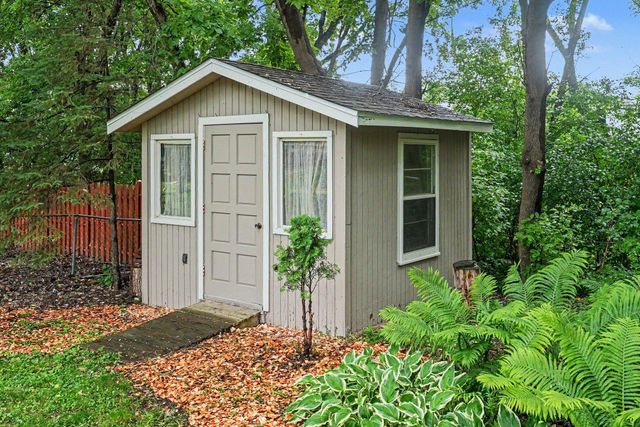7201 32nd Avenue N, Crystal, MN 55427