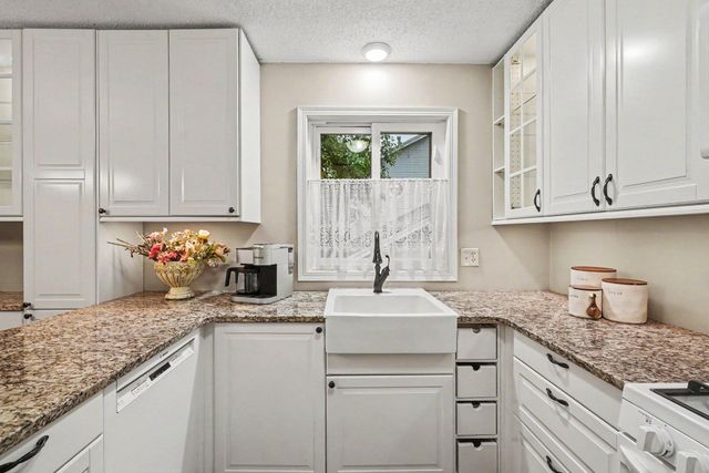 7201 32nd Avenue N, Crystal, MN 55427