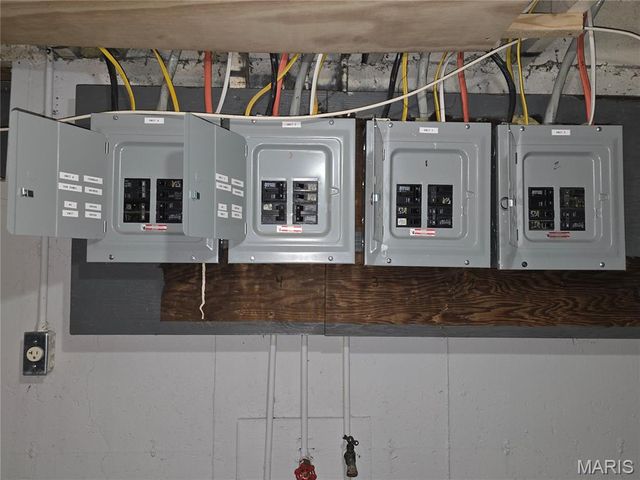 2 Bruce Drive, Florissant, MO 63031