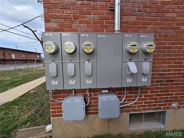 2 Bruce Drive, Florissant, MO 63031