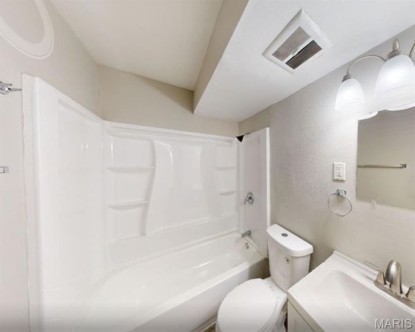 2 Bruce Drive, Florissant, MO 63031