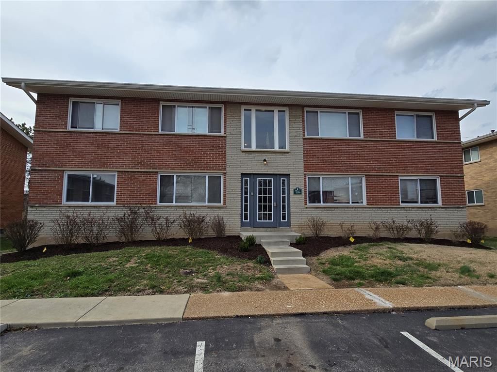 2 Bruce Drive, Florissant, MO 63031