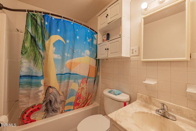 100 Salvage Lane, Johnson City, TN 37604